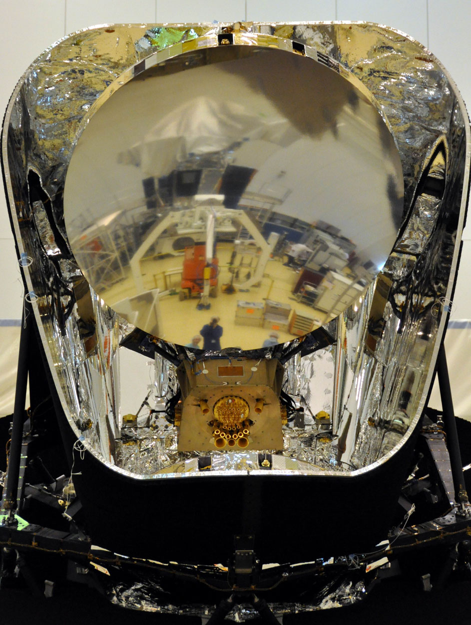 Herschel en préparation dans la salle blanche à Kourou