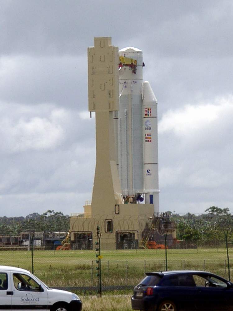 Début de l'installation d'Herschel dans le lanceur Ariane 5
