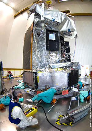 J-8: Herschel installé sur son siège de passager d'Ariane 5