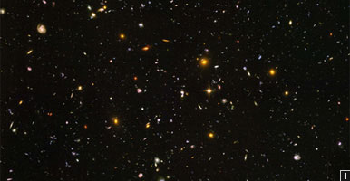 Hubble Deep Field, une image de l’Univers par le télescope spatial Hubble qui met en évidence la multitude de galaxies.  Crédit : NASA-Hubble